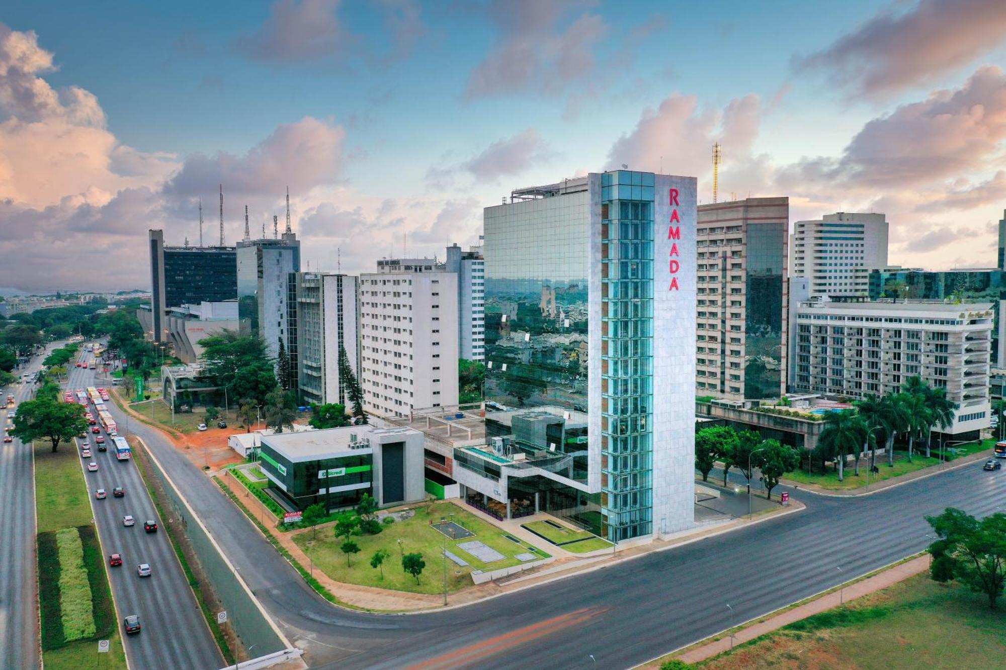 Ramada By Wyndham Brasilia Alvorada Hotel Bagian luar foto