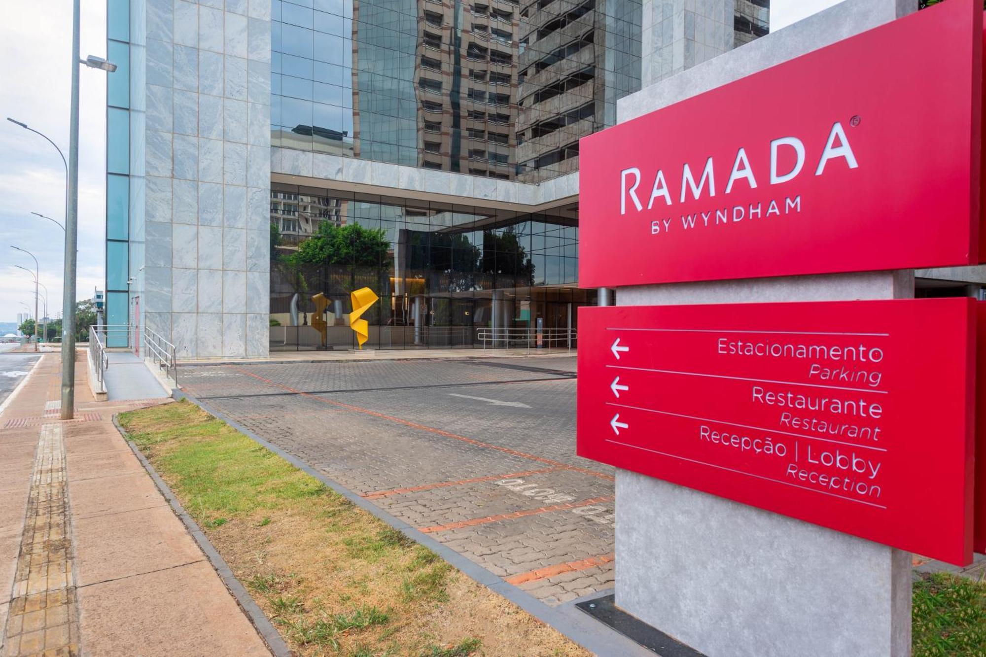 Ramada By Wyndham Brasilia Alvorada Hotel Bagian luar foto