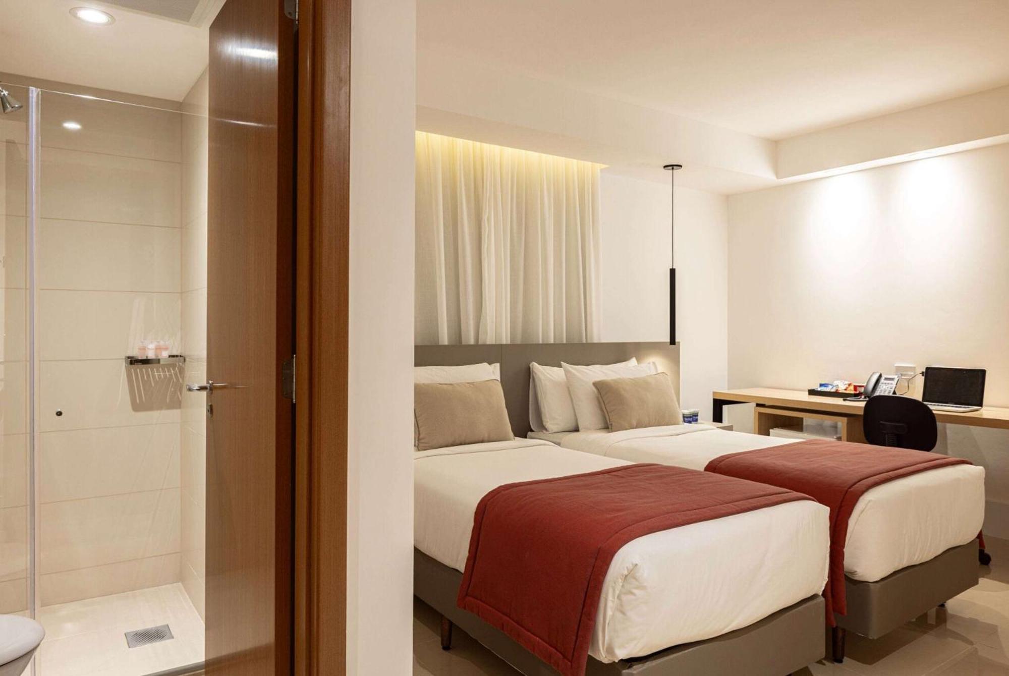 Ramada By Wyndham Brasilia Alvorada Hotel Bagian luar foto